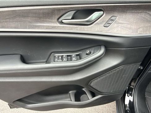 New 2025 Jeep Grand Cherokee L Limited w/ Luxury Tech Group II image 16