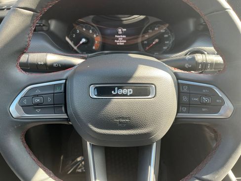 Used 2025 Jeep Compass Trailhawk AWD/4WD image 27