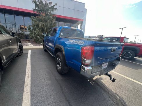 Used 2017 Toyota Tacoma TRD Off-Road image 5