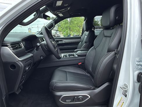 New 2026 Jeep Grand Wagoneer L 4WD image 9