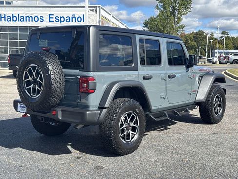 Used 2024 Jeep Wrangler Rubicon image 10