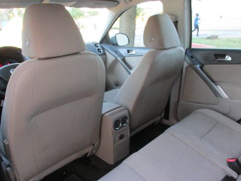 Used 2009 Volkswagen Tiguan SE image 17