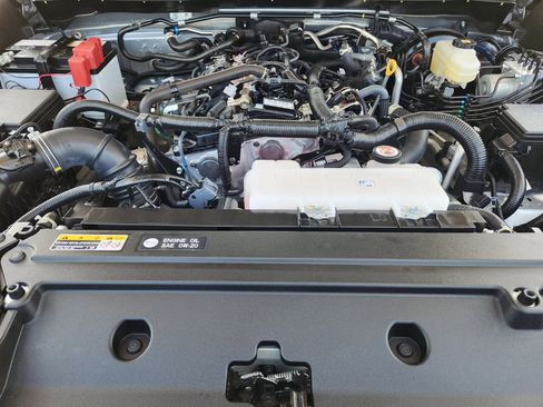 Used 2025 Toyota 4Runner SR5 AWD/4WD image 32