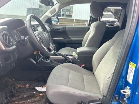 Used 2017 Toyota Tacoma SR5 image 5