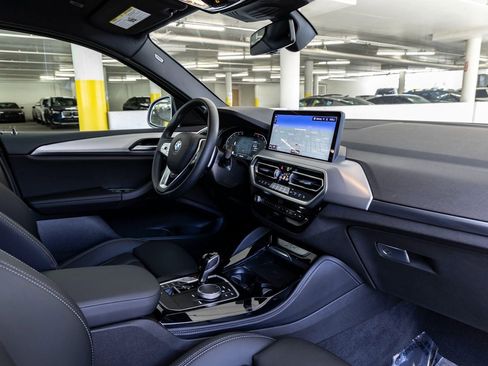 Certified 2025 BMW X4 xDrive30i image 28