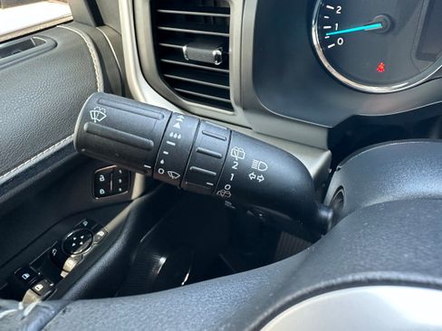 Used 2024 Ford Expedition XLT AWD/4WD image 26
