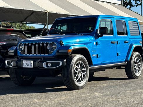 Used 2024 Jeep Wrangler Unlimited Sahara AWD/4WD image 8