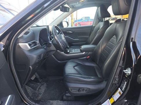 Used 2020 Toyota Highlander XLE image 10