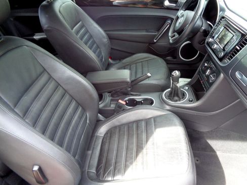 Used 2012 Volkswagen Beetle 2.0T image 28