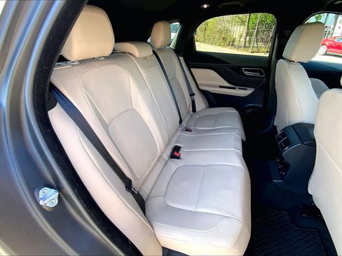 Used 2018 Jaguar F-PACE Premium image 20