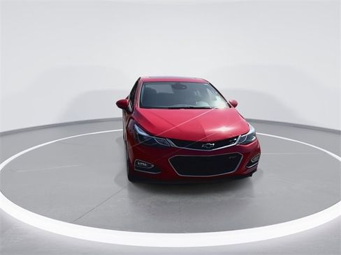 Used 2017 Chevrolet Cruze Premier image 3