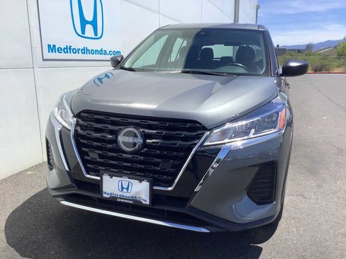 Used 2025 Nissan Kicks Play S FWD image 9