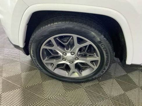 Used 2018 Jeep Grand Cherokee Limited AWD/4WD image 39