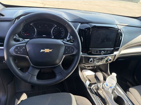 Used 2023 Chevrolet Traverse LT image 12
