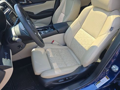 Used 2022 Nissan Maxima Platinum w/ Sport Mat Group FWD image 19