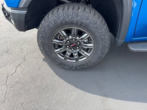 Used 2024 GMC Sierra 1500 AT4X AWD/4WD image 2
