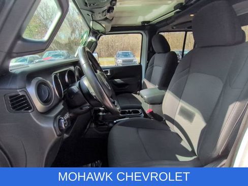 Used 2022 Jeep Gladiator Sport image 19