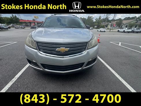 Used 2015 Chevrolet Traverse LS FWD image 2