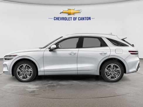 Used 2025 Genesis GV70 2.5T w/ Select Package AWD/4WD image 3