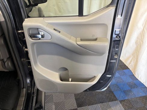 Used 2014 Nissan Frontier SV AWD/4WD image 11