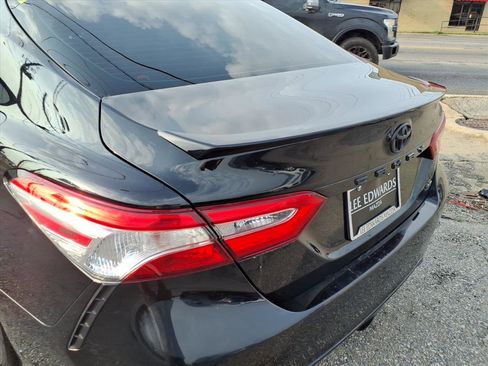 Used 2020 Toyota Camry SE image 17