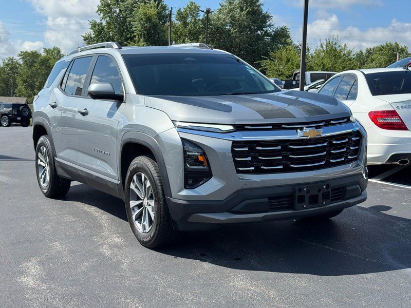Used 2025 Chevrolet Equinox LT w/ Convenience Package II FWD image 2