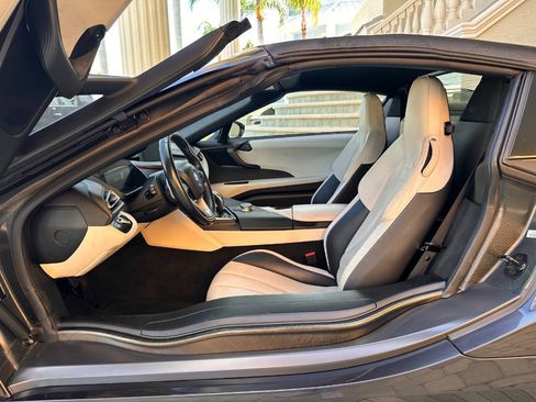 Used 2019 BMW i8 Roadster AWD/4WD image 23