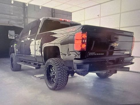 Used 2019 Chevrolet Silverado 2500 High Country w/ Duramax Plus Package AWD/4WD image 4