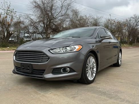 Used 2014 Ford Fusion SE w/ Equipment Group 202A image 2