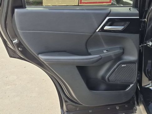 Used 2025 Mitsubishi Outlander SE AWD/4WD image 27