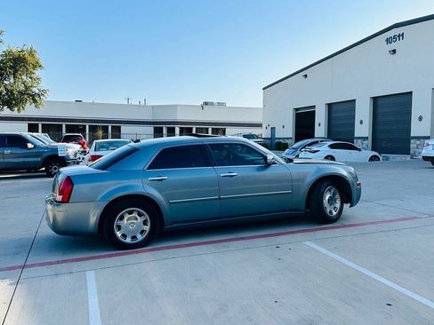 Used 2006 Chrysler 300 Touring RWD image 8