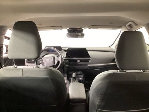 Used 2025 Toyota Prius LE FWD image 32