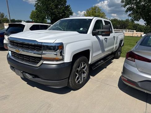 Used 2018 Chevrolet Silverado 1500 W/T w/ Trailering Package AWD/4WD image 1
