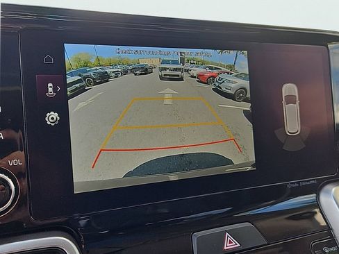 Certified 2022 Kia Sorento S w/ Panoramic Sunroof Package AWD/4WD image 17