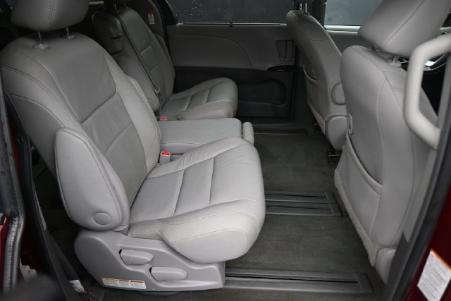 Used 2017 Toyota Sienna XLE w/ Outdoor Package FWD image 22