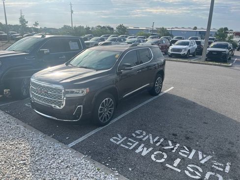 Used 2021 GMC Acadia Denali w/ Denali Technology Package FWD image 2