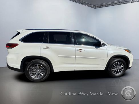 Used 2017 Toyota Highlander XLE FWD image 3