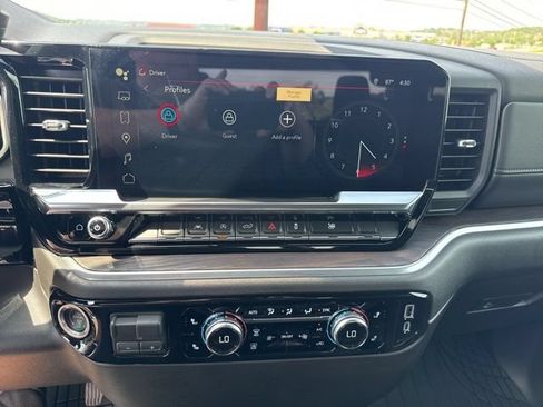 Used 2026 GMC Sierra 1500 SLT AWD/4WD image 19