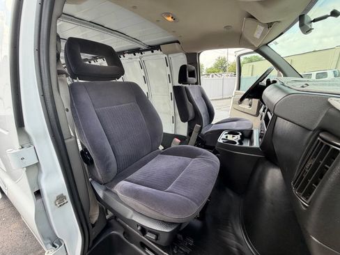Used 2014 Chevrolet Express 2500 Extended RWD image 4