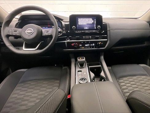 Certified 2025 Nissan Pathfinder SV image 14