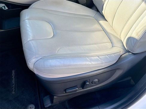 Used 2021 Hyundai Palisade SEL w/ Premium Package image 18