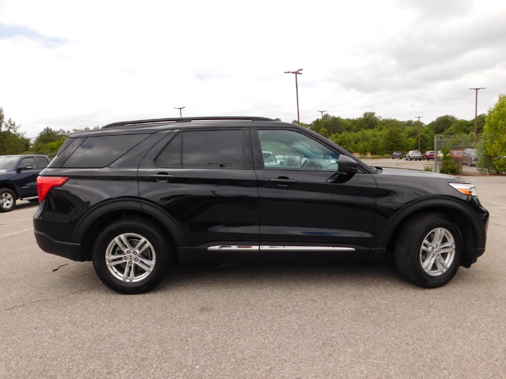 Used 2023 Ford Explorer XLT AWD/4WD image 4