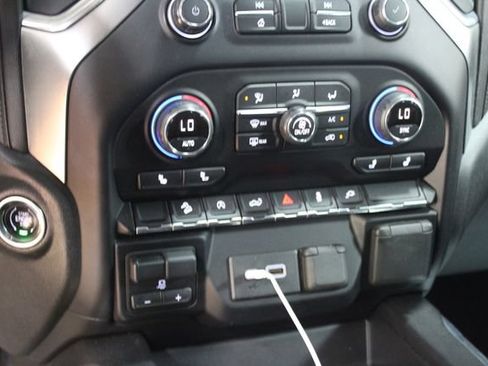 Used 2020 Chevrolet Silverado 1500 LT Trail Boss AWD/4WD image 19