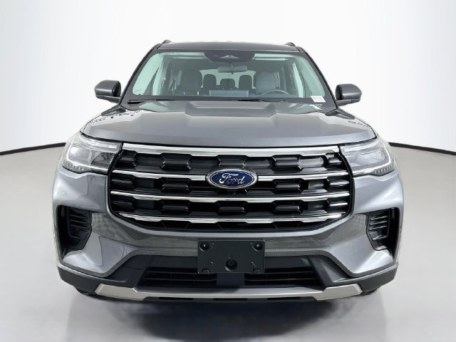 Used 2025 Ford Explorer Active AWD/4WD image 2
