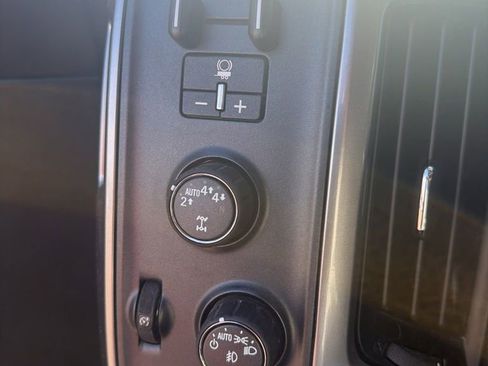 Used 2018 Chevrolet Silverado 1500 LT w/ All Star Edition AWD/4WD image 9