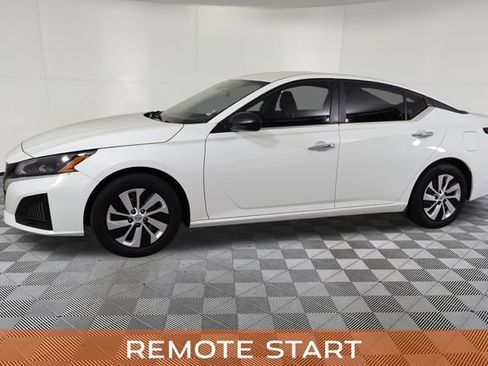 Used 2025 Nissan Altima 2.5 S image 10