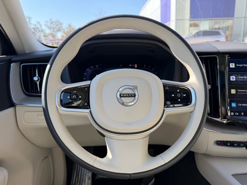 Certified 2023 Volvo XC60 B5 Plus w/ Protection Package Premier image 15