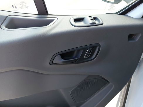 New 2025 Ford Transit 250 148 Medium Roof image 30