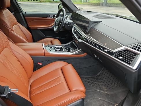 Used 2023 BMW X7 M60i AWD/4WD image 11