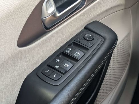 Used 2023 Chrysler Voyager LX FWD image 25